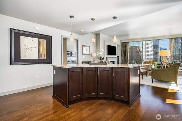 10650 NE 9th PL #1122, Bellevue, WA 98004
