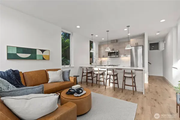 4218 Latona AVE NE #2, Seattle, WA 98105