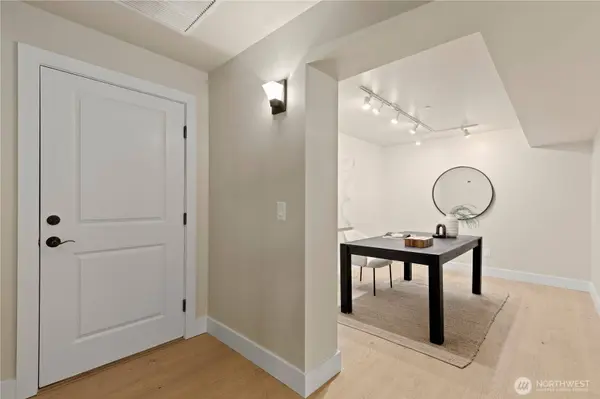 745 Bellevue AVE E #206, Seattle, WA 98102