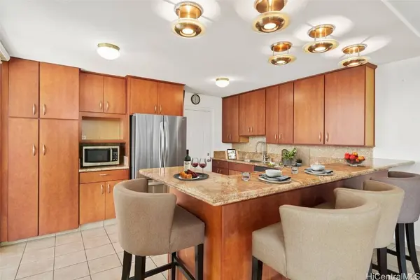1025 Wilder AVE #2B, Honolulu, HI 96822