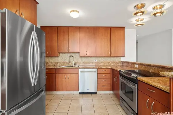 1025 Wilder AVE #2B, Honolulu, HI 96822