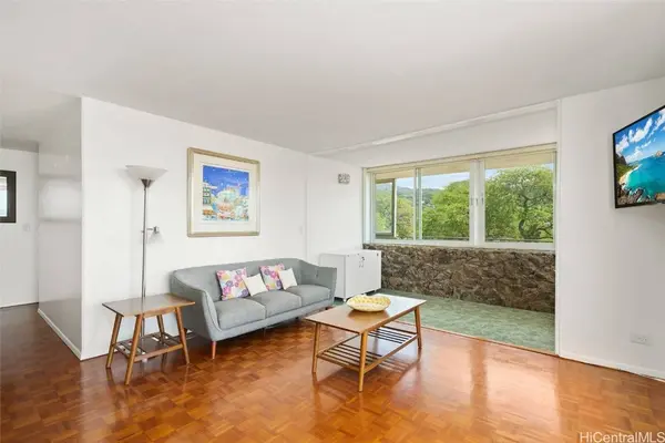 1025 Wilder AVE #2B, Honolulu, HI 96822