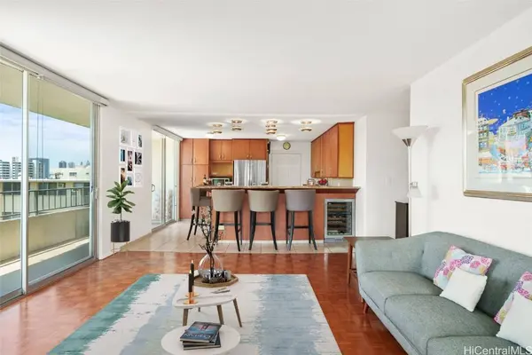 1025 Wilder AVE #2B, Honolulu, HI 96822