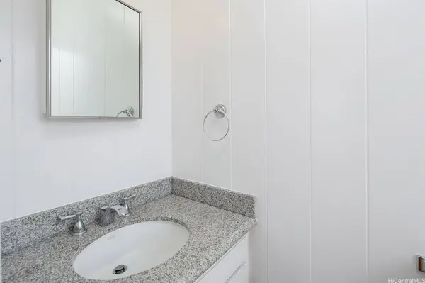 628 Kunawai LN #B, Honolulu, HI 96817