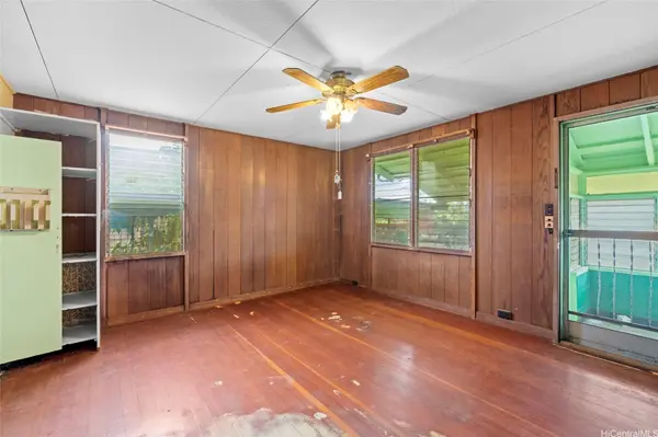 94-1037 Awalai ST, Waipahu, HI 96797