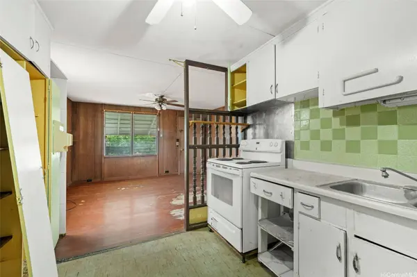 94-1037 Awalai ST, Waipahu, HI 96797