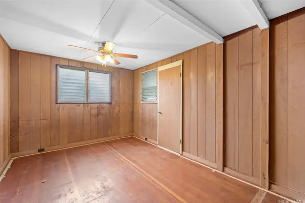 94-1037 Awalai ST, Waipahu, HI 96797