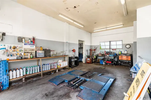 94-825 Waipahu ST, Waipahu, HI 96797