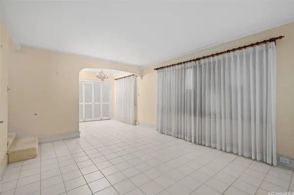 3027 Kalakaua AVE, Honolulu, HI 96815