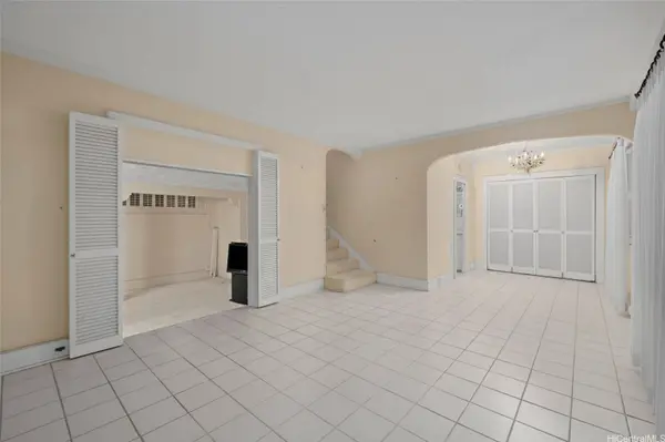 3027 Kalakaua AVE, Honolulu, HI 96815