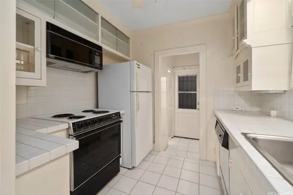 3027 Kalakaua AVE, Honolulu, HI 96815