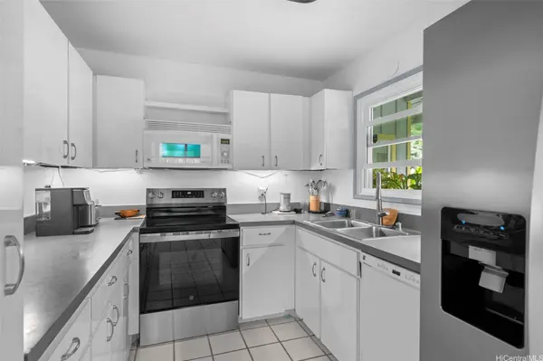 702 Hahaione ST, Honolulu, HI 96825