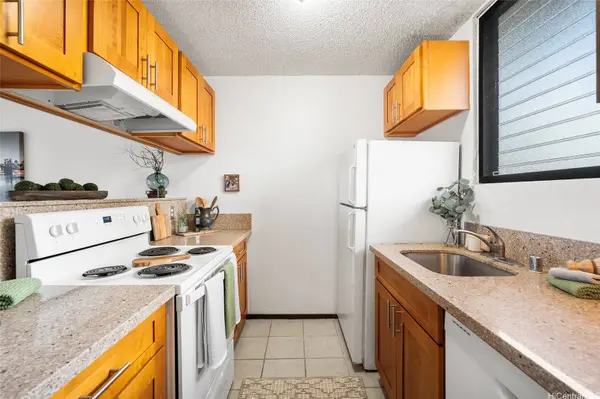 1561 Pensacola ST #405, Honolulu, HI 96822