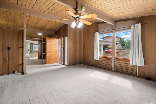 1670 Hooheno ST, Pearl City, HI 96782