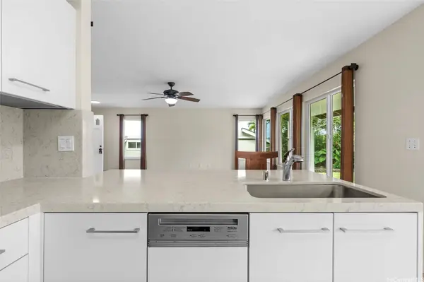 98-2078 Kaahumanu ST #E, Aiea, HI 96701