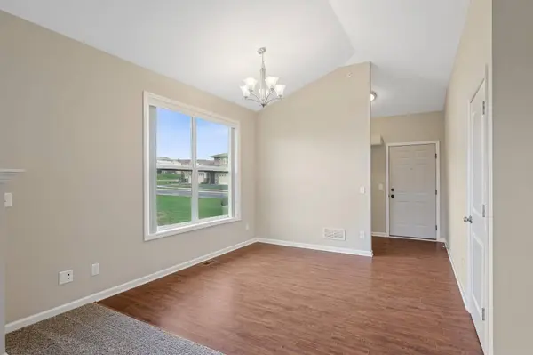 1323 Lylewood Pkwy, Carver, MN 55315