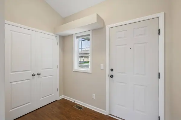 1323 Lylewood Pkwy, Carver, MN 55315