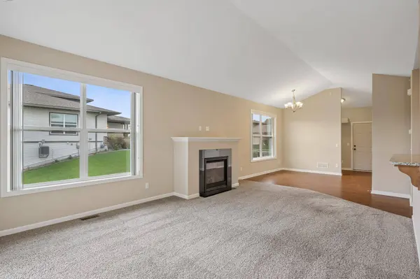 1323 Lylewood Pkwy, Carver, MN 55315
