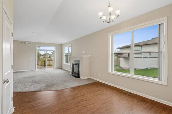 1323 Lylewood Pkwy, Carver, MN 55315
