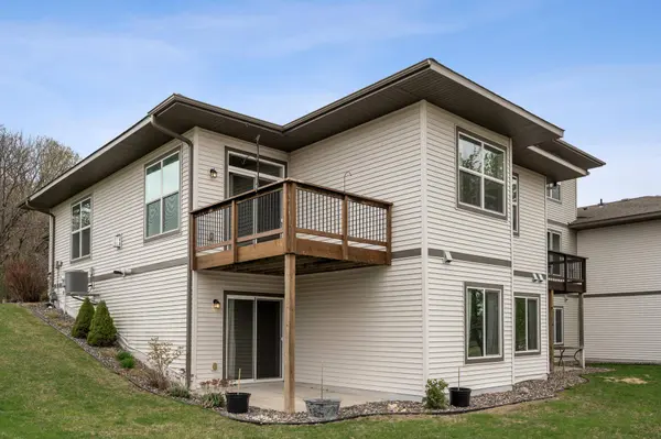 1323 Lylewood Pkwy, Carver, MN 55315