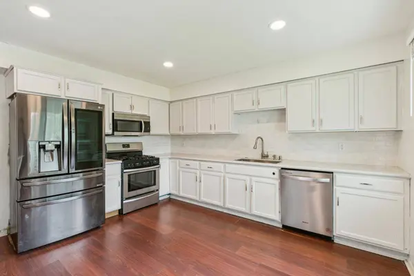 1787 Gold CT, Eagan, MN 55122