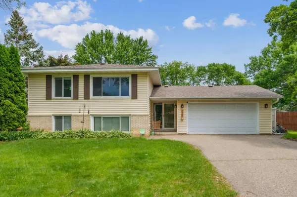 1787 Gold CT, Eagan, MN 55122