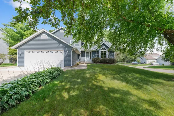 1120 Overlook DR, Chaska, MN 55318