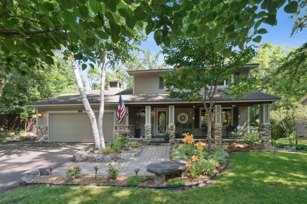 760 Bighorn DR, Chanhassen, MN 55317