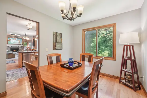 760 Bighorn DR, Chanhassen, MN 55317