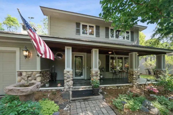 760 Bighorn DR, Chanhassen, MN 55317