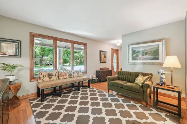 760 Bighorn DR, Chanhassen, MN 55317