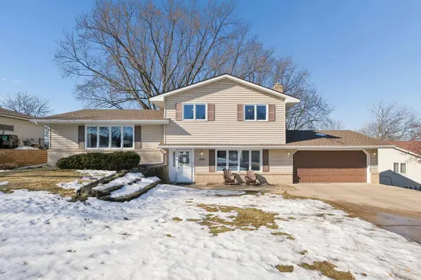 10925 London DR, Burnsville, MN 55337