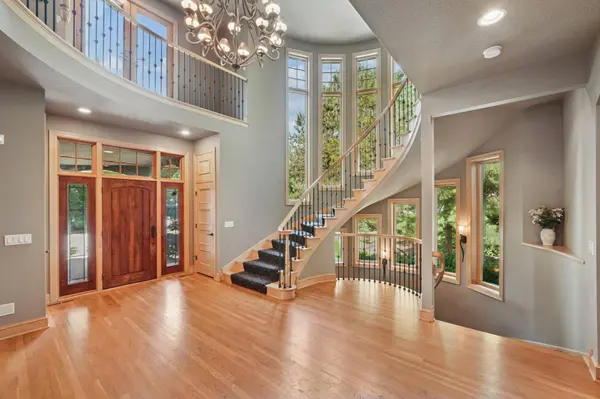 18844 Bearpath TRL, Eden Prairie, MN 55347
