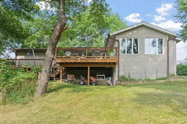 2821 Saddlebrooke CIR, Minnetonka, MN 55305