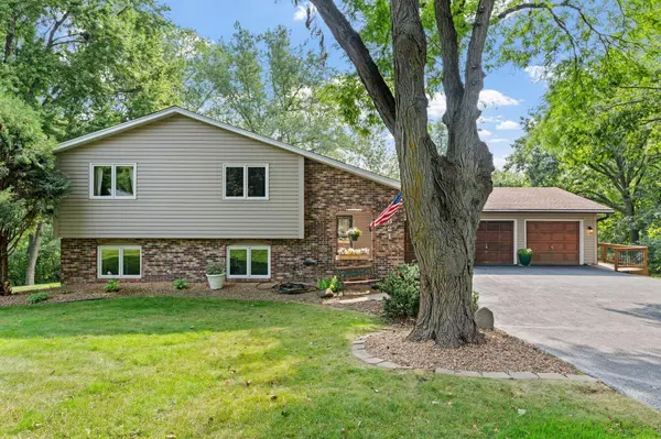 2821 Saddlebrooke CIR, Minnetonka, MN 55305