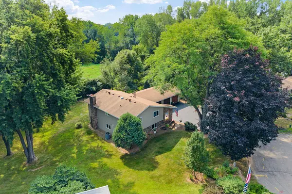 2821 Saddlebrooke CIR, Minnetonka, MN 55305