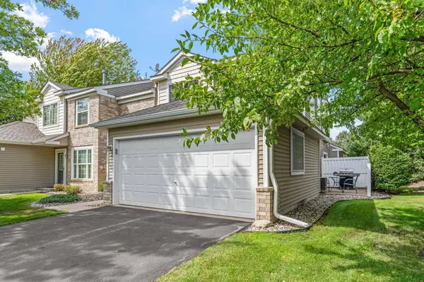2836 Coach CT, Chanhassen, MN 55317