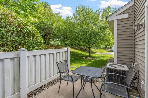 2836 Coach CT, Chanhassen, MN 55317