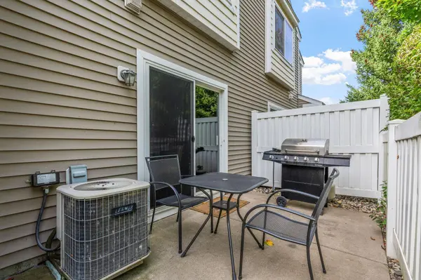 2836 Coach CT, Chanhassen, MN 55317