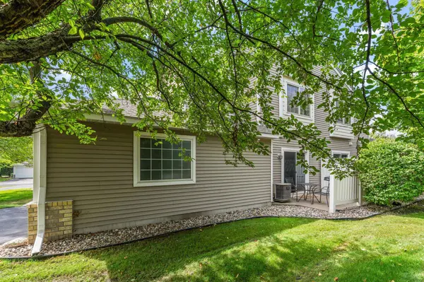 2836 Coach CT, Chanhassen, MN 55317