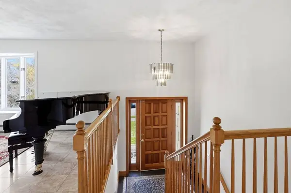 6 Gavin Cir, Stoneham, MA 02180