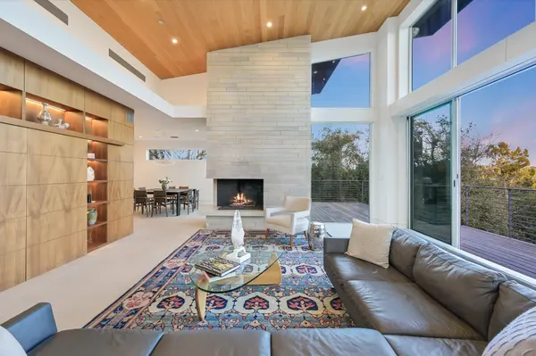 16 Sundown PKWY, Austin, TX 78746