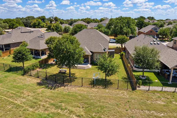 1741 Oyster CRK, Buda, TX 78610