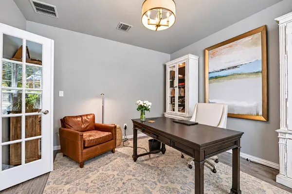 1741 Oyster CRK, Buda, TX 78610