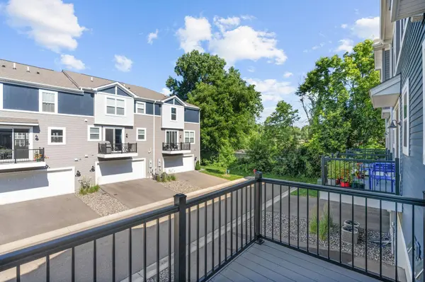 7614 Connie LN, Inver Grove Heights, MN 55076