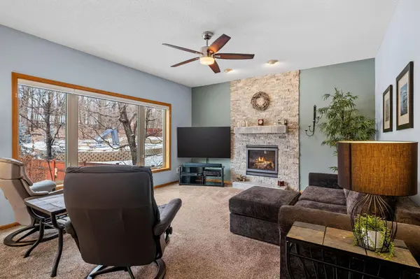 727 Lake Susan Hills DR, Chanhassen, MN 55317