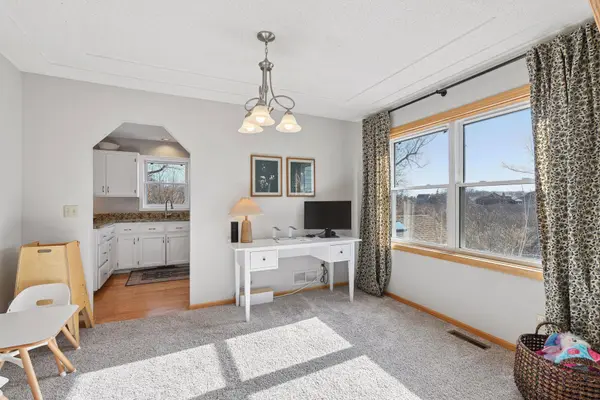 5220 Yorktown LN N, Minneapolis, MN 55442