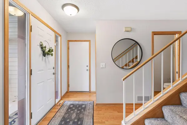 5220 Yorktown LN N, Minneapolis, MN 55442