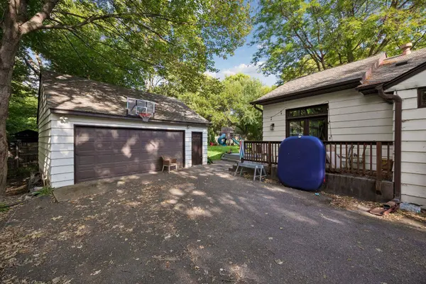 18160 Berry LN, Wayzata, MN 55391