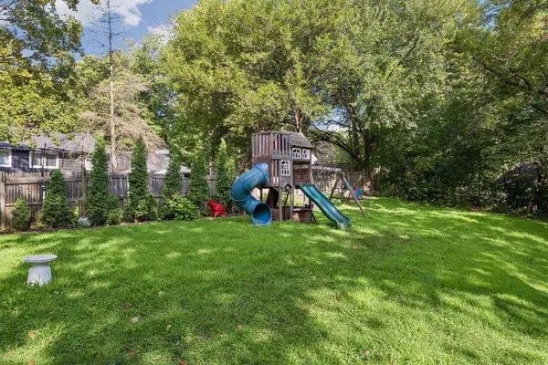 18160 Berry LN, Wayzata, MN 55391